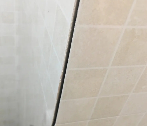 西塞山瓷砖空鼓维修公司分享阳台瓷砖脱落的修复过程可以分为以下几个步骤