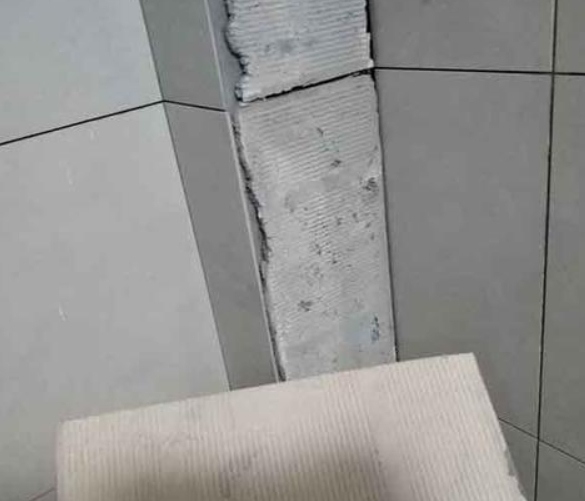 西塞山瓷砖空鼓维修公司分享下厨房瓷砖脱落的补救措施。